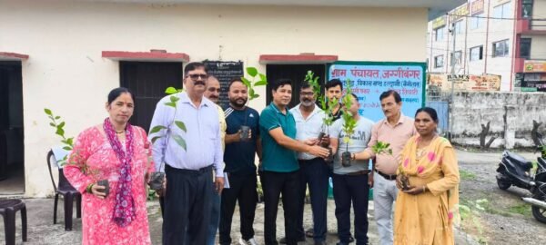 हरियाली का संकल्प: जग्गी बंगर में फलदार पौधों से महका पर्यावरण संरक्षण अभियान”